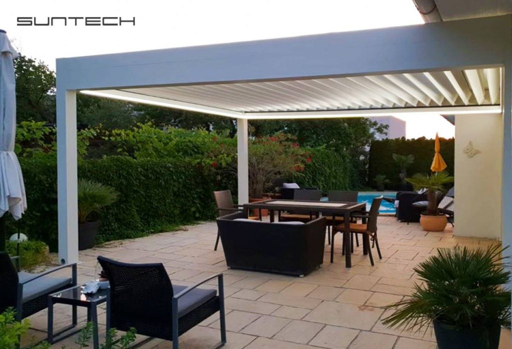 Pergola ogrodowa z obracanymi lamelami